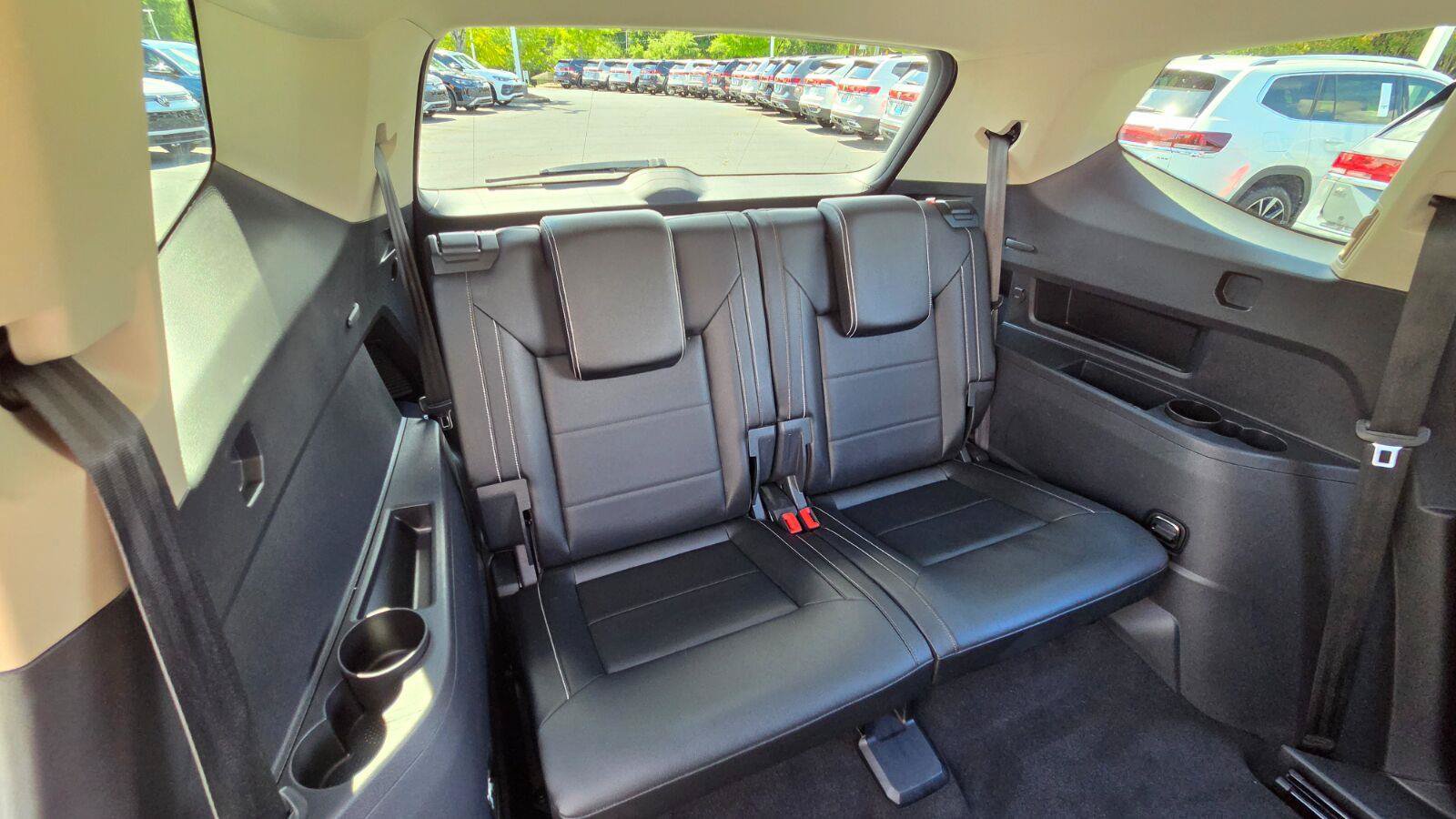 Certified 2023 Volkswagen Atlas SE w/ Black Wheel Package FWD image 48