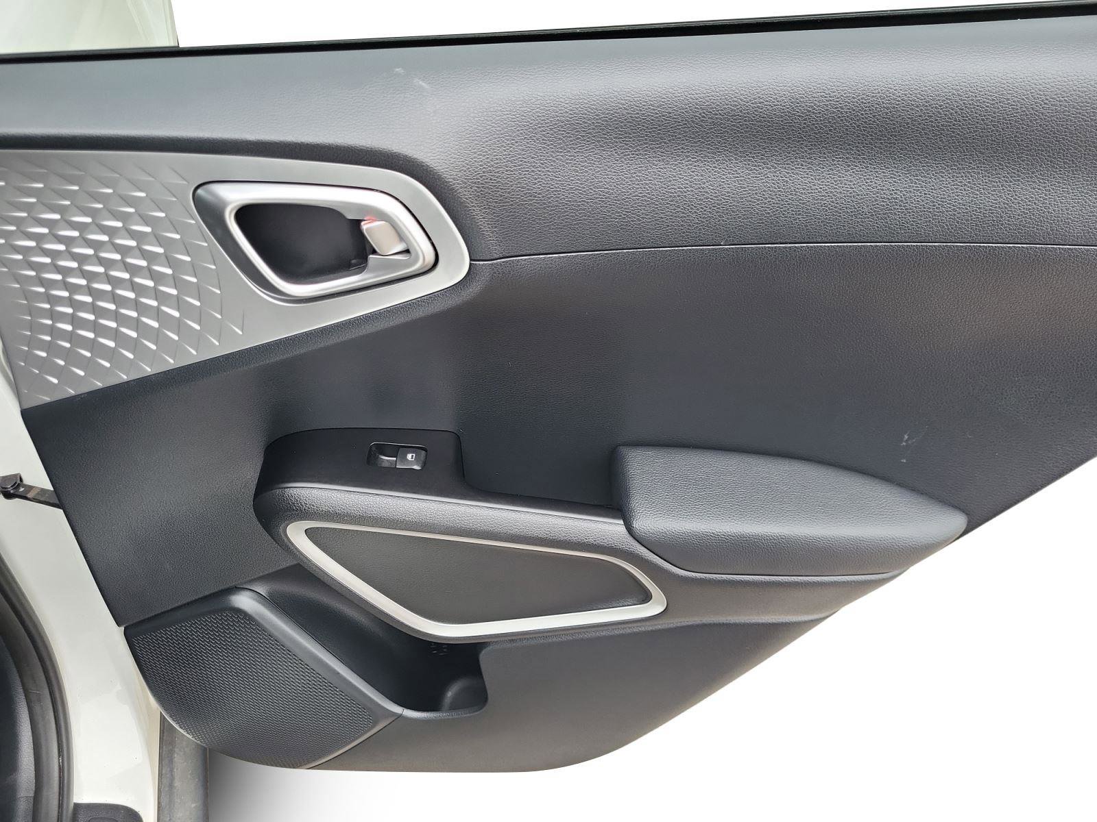 Used 2022 Kia Soul LX w/ Technology Package image 21