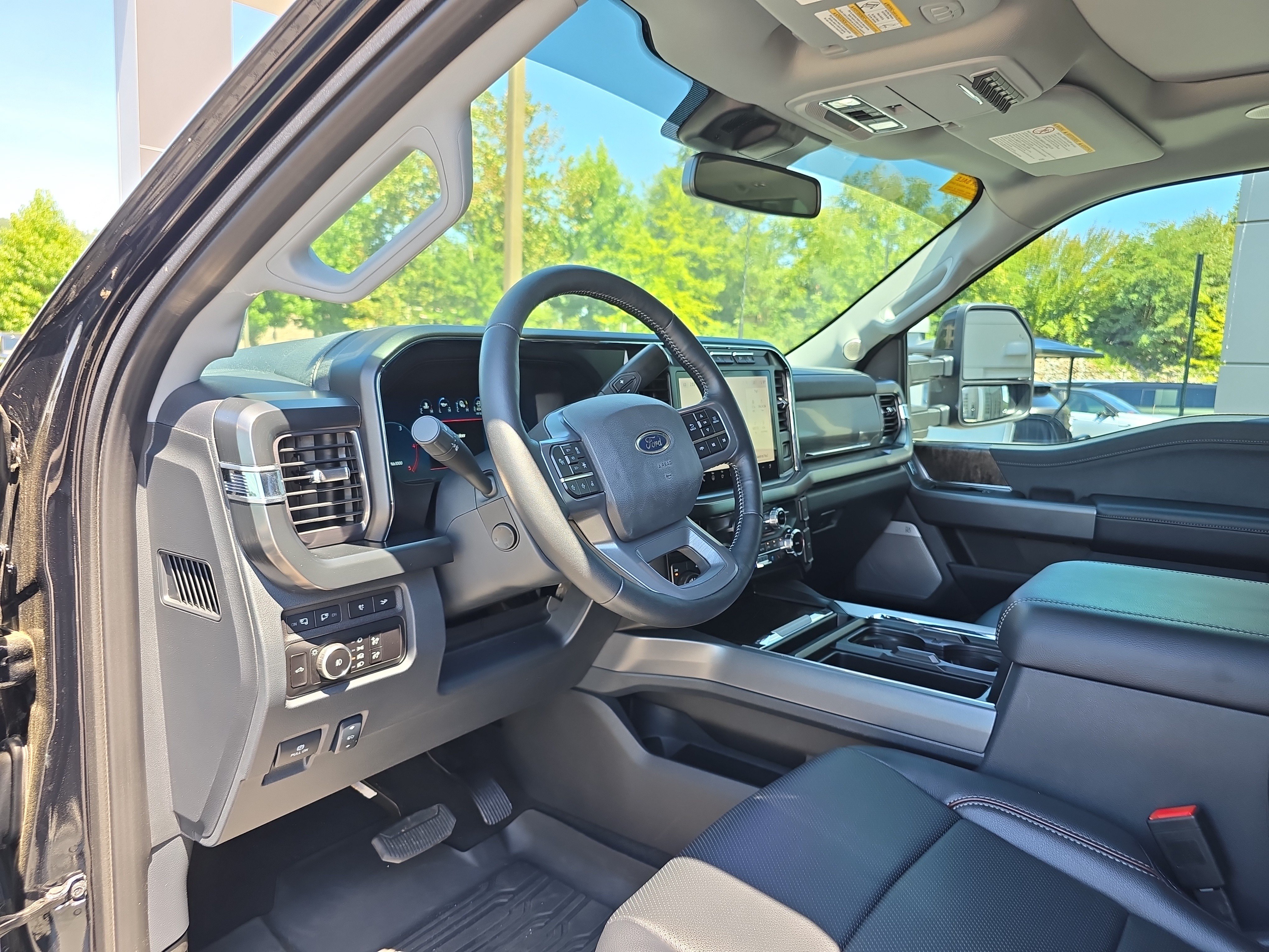 Used 2024 Ford F250 Lariat w/ Lariat Ultimate Package AWD/4WD image 22
