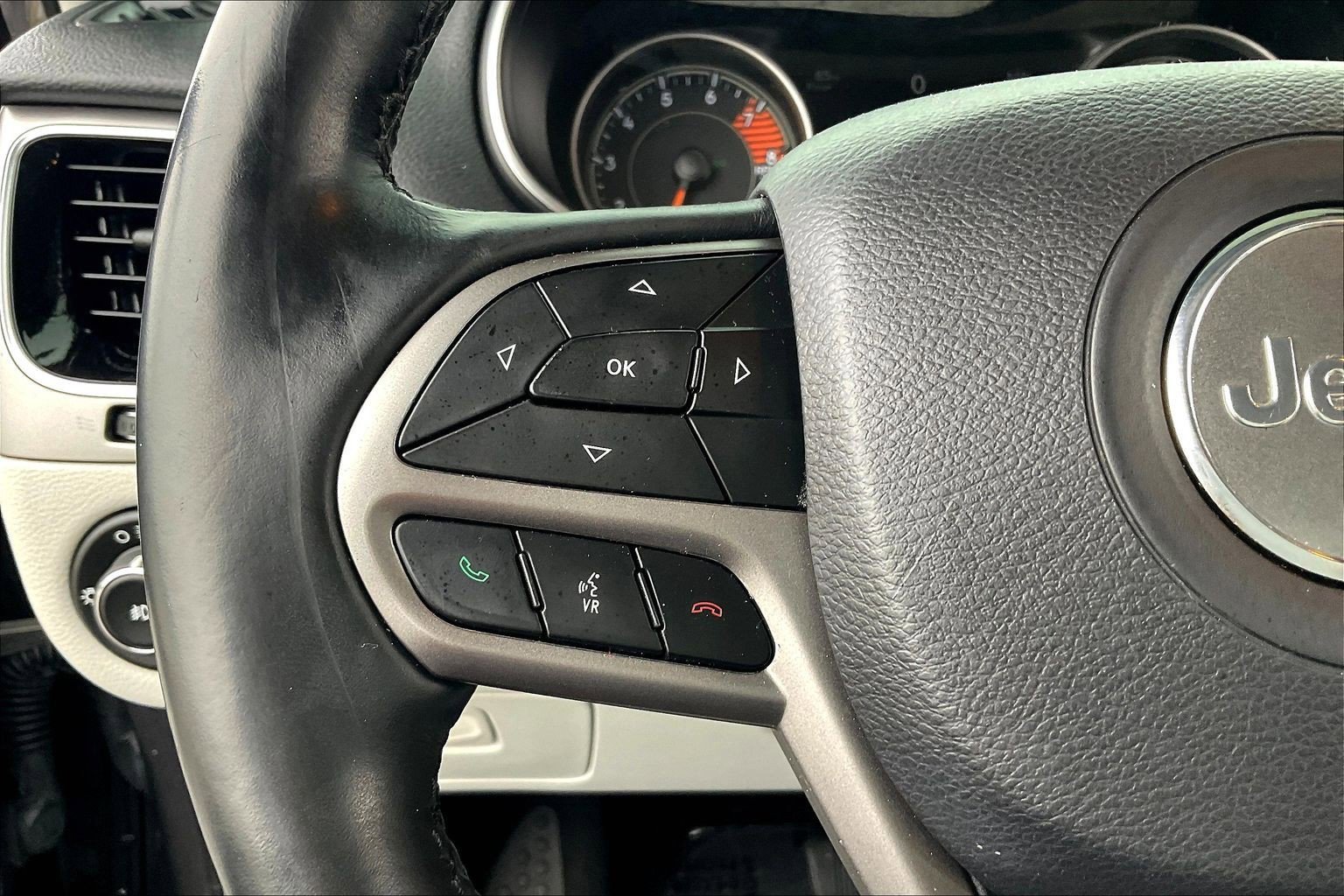 Used 2019 Jeep Cherokee Limited w/ Technology Group image 19