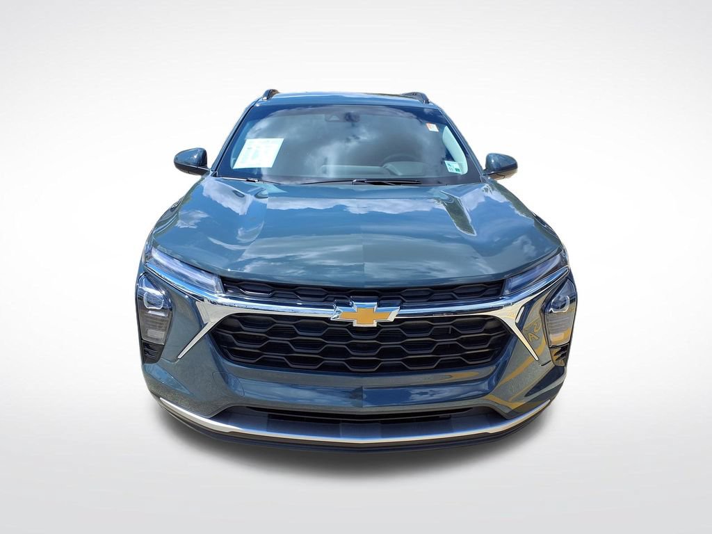 Used 2026 Chevrolet Trax LT w/ Driver Confidence Package FWD image 2