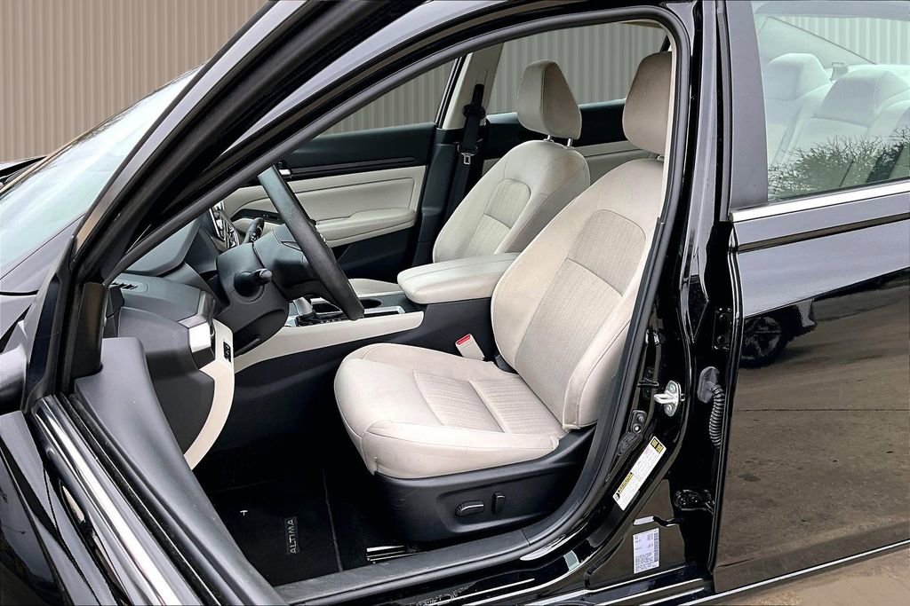 Used 2025 Nissan Altima 2.5 SV image 25