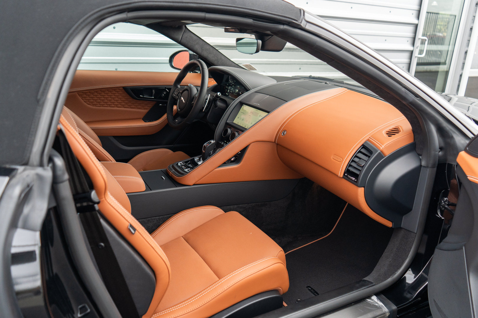 Used 2024 Jaguar F-TYPE R AWD/4WD image 31