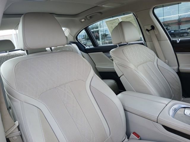 Used 2017 BMW 740i image 17