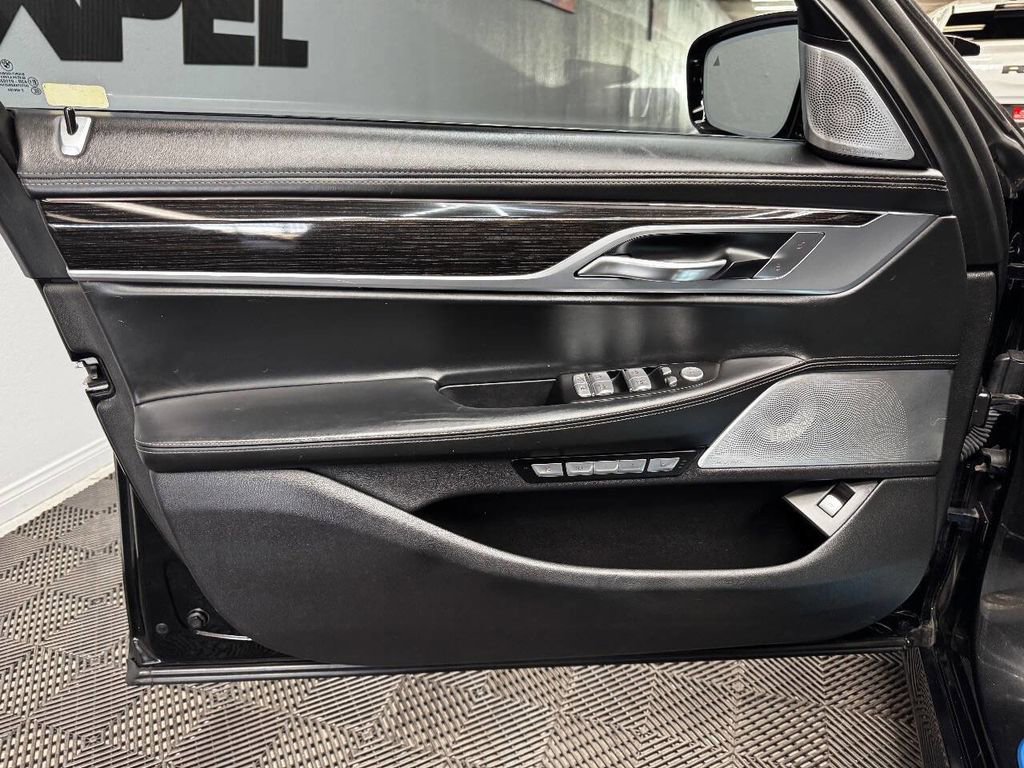 Used 2016 BMW 740i image 38