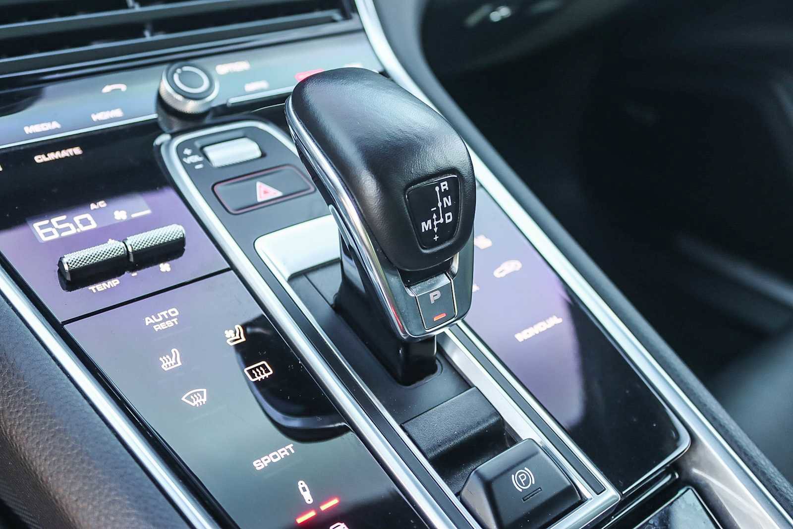 Used 2018 Porsche Panamera 4 image 20