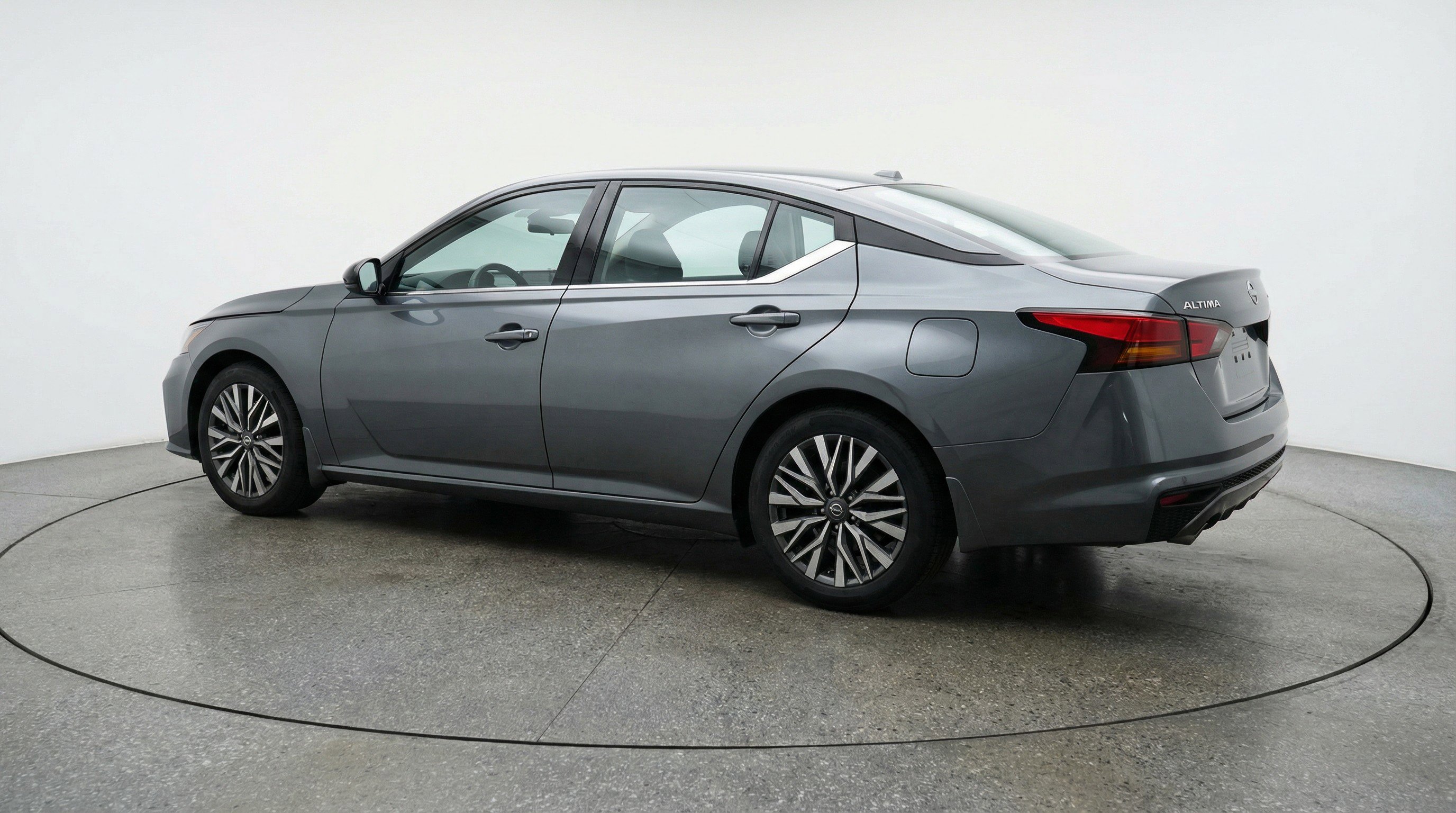 Used 2025 Nissan Altima 2.5 SV image 6