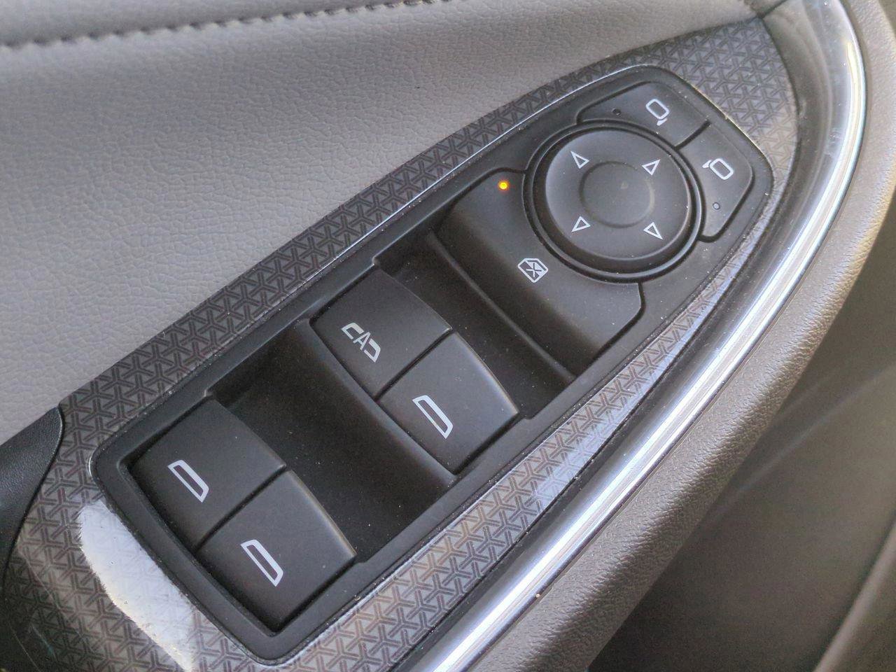 Used 2019 Chevrolet Malibu Hybrid w/ Leather Package image 20