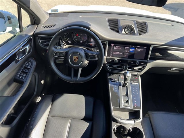 Certified 2022 Porsche Macan image 6