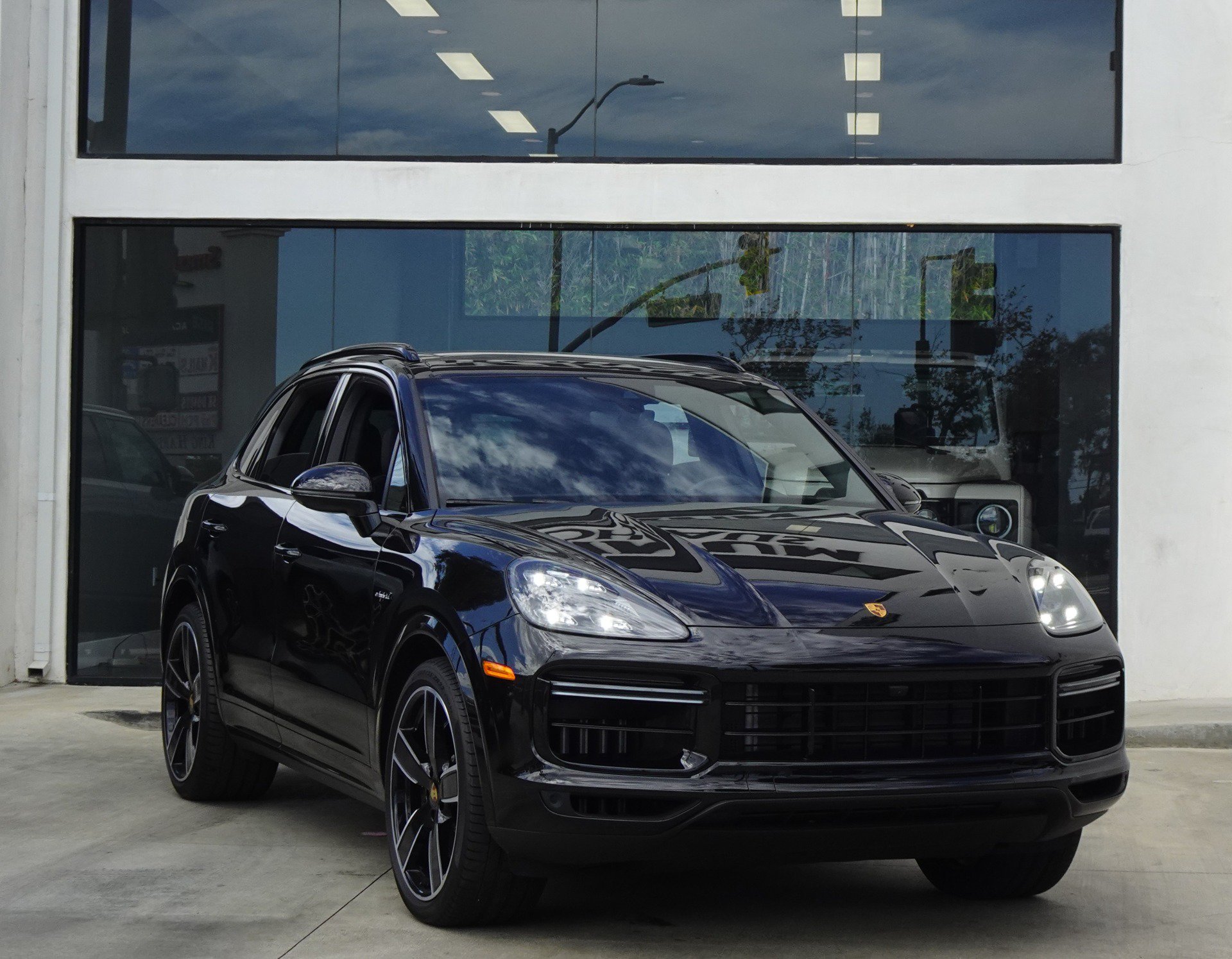 Used 2023 Porsche Cayenne Turbo S AWD/4WD image 10
