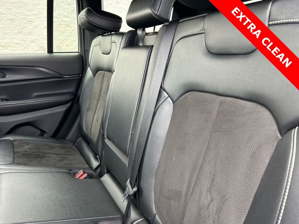 Used 2023 Jeep Grand Cherokee Altitude image 18