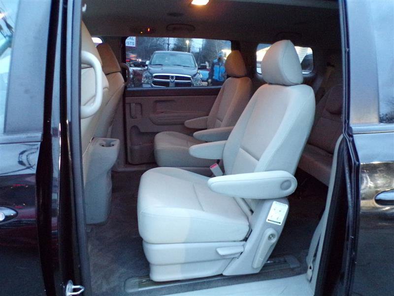 Used 2015 Kia Sedona LX image 24