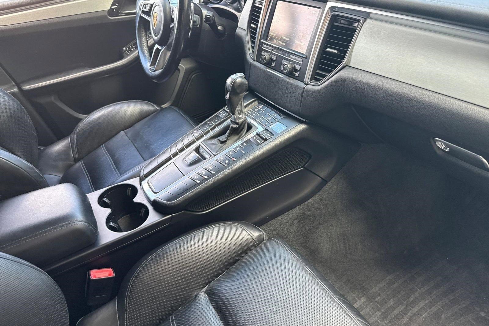 Used 2016 Porsche Macan Turbo image 32