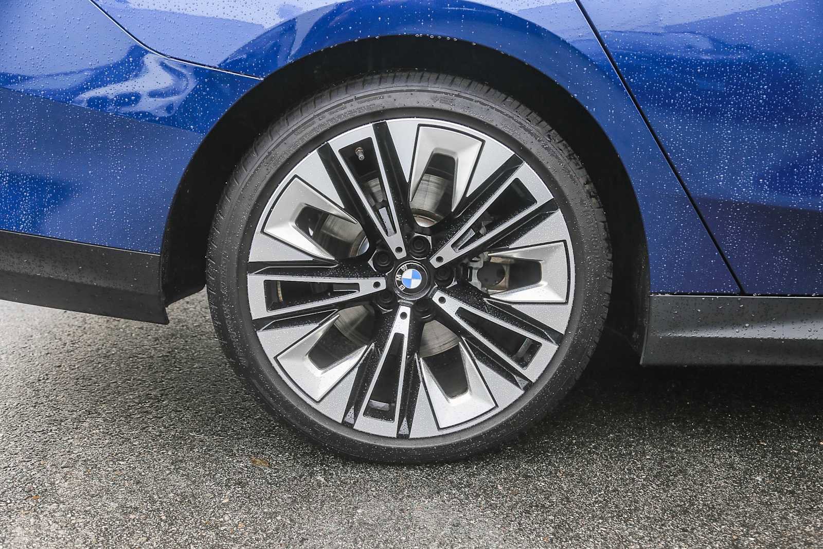 Used 2026 BMW 540i xDrive image 7