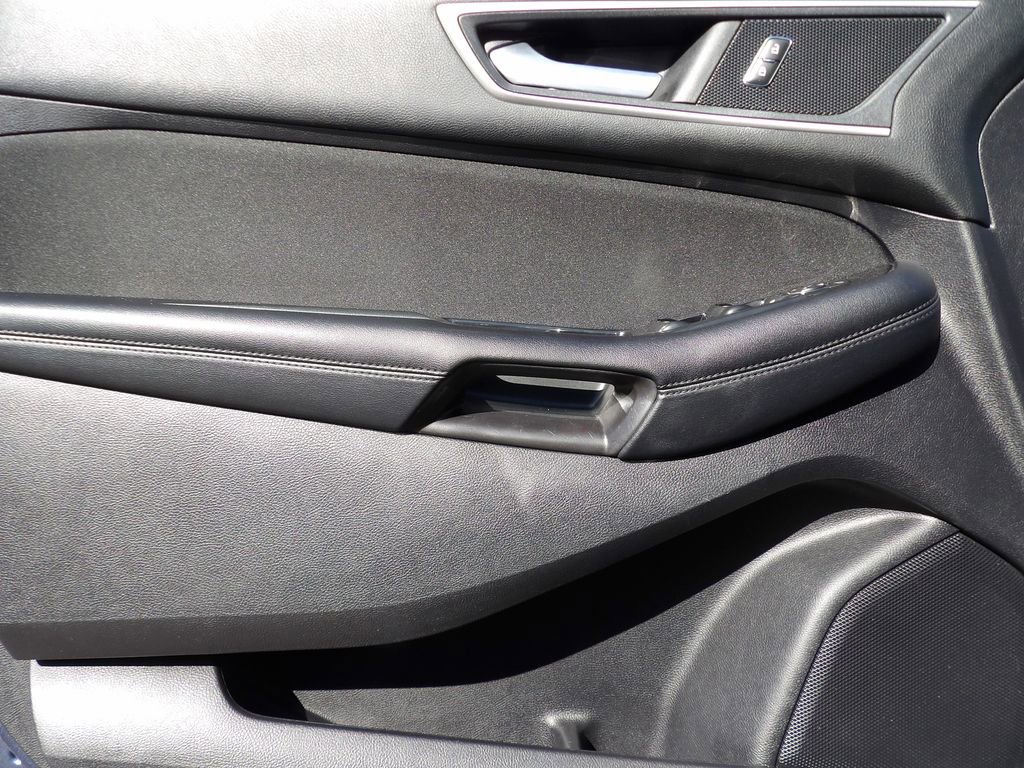Used 2018 Ford Edge SEL image 8
