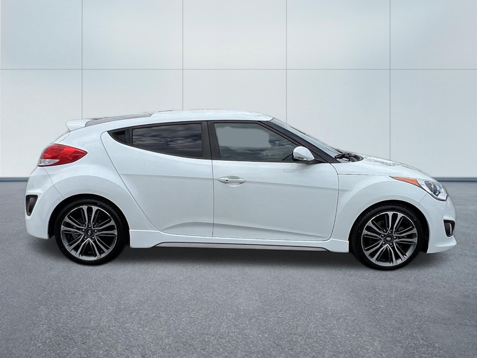 Used 2016 Hyundai Veloster Turbo FWD image 7
