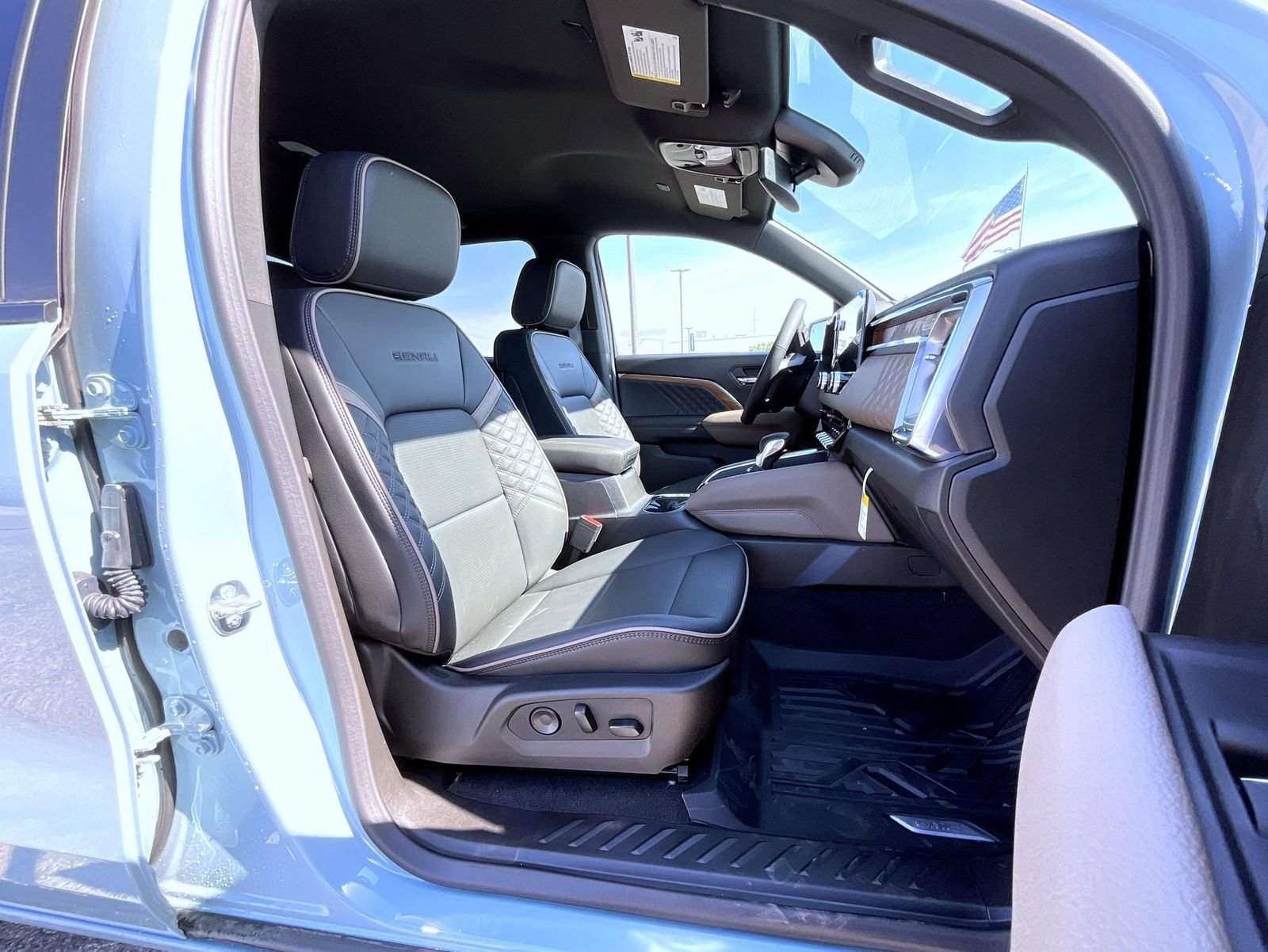 New 2026 GMC Canyon Denali AWD/4WD image 15