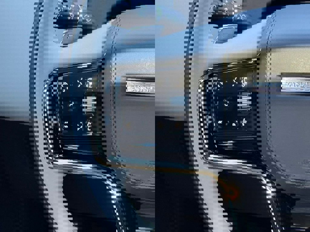 Used 2026 Land Rover Range Rover Velar Dynamic SE image 26