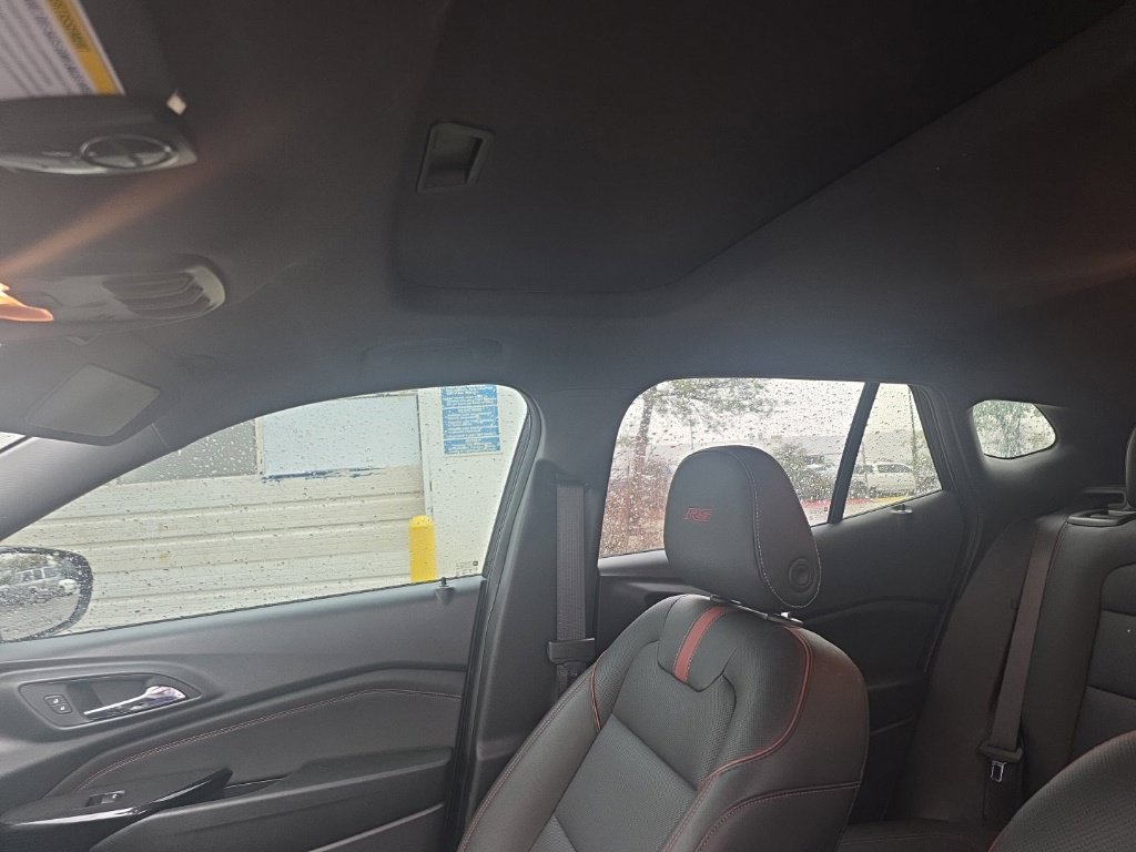 Used 2025 Chevrolet Trax RS w/ Sunroof Package FWD image 14