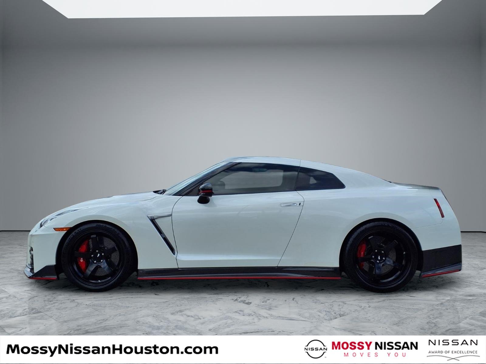 Used 2019 Nissan GT-R NISMO AWD/4WD image 5