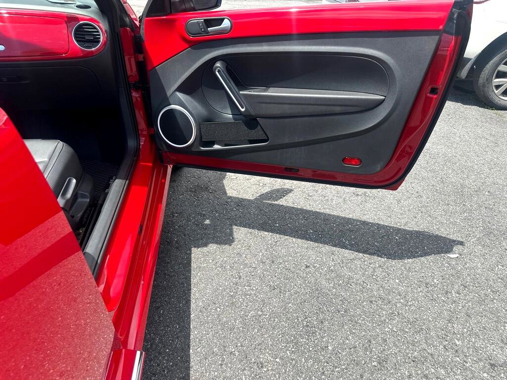 Used 2014 Volkswagen Beetle 1.8T image 32