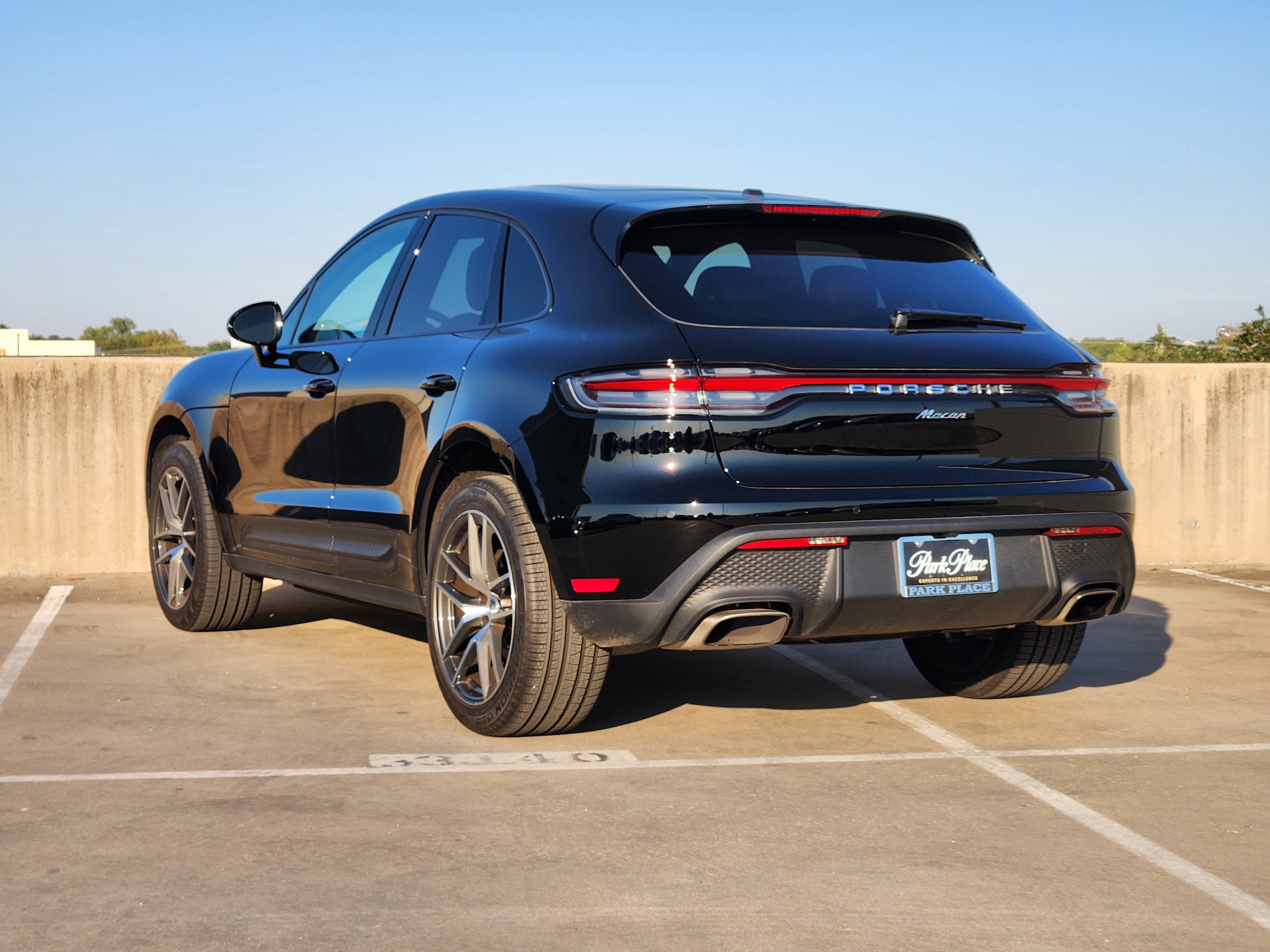 Certified 2026 Porsche Macan AWD/4WD image 3