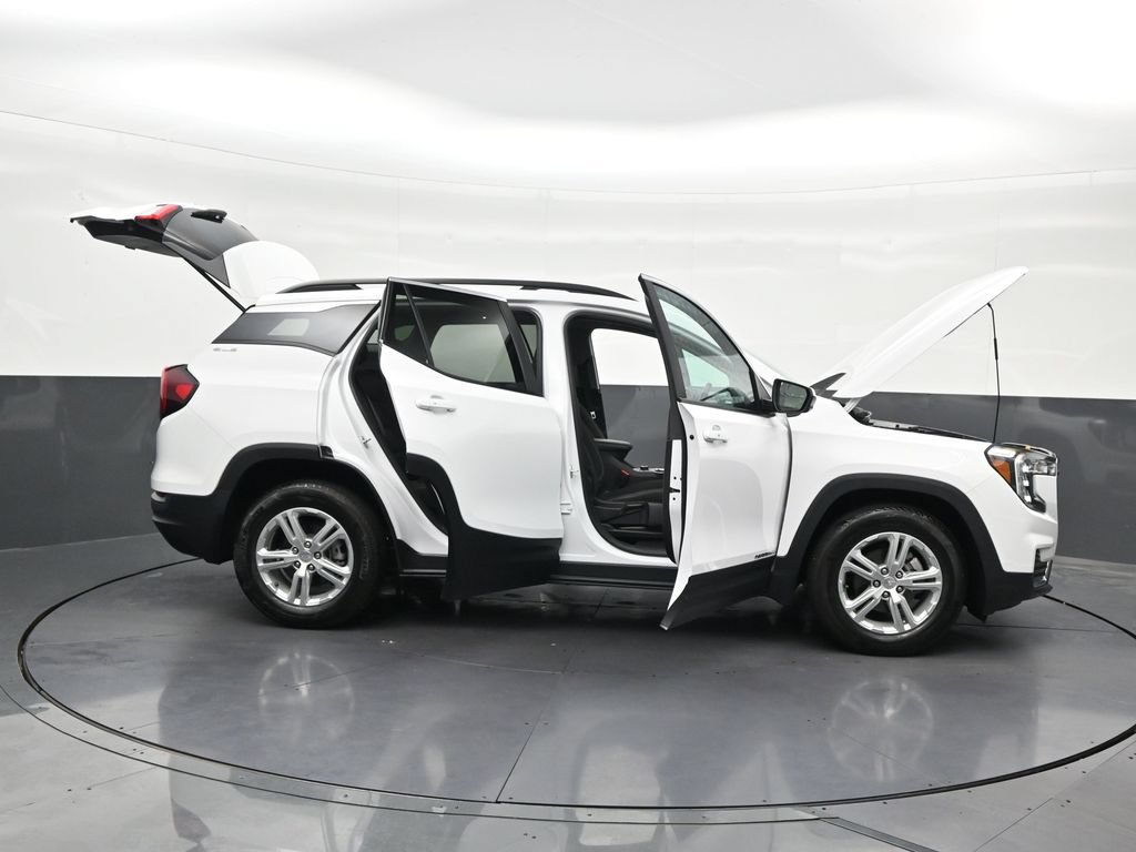 Used 2024 GMC Terrain SLE w/ Driver Convenience Package FWD image 34