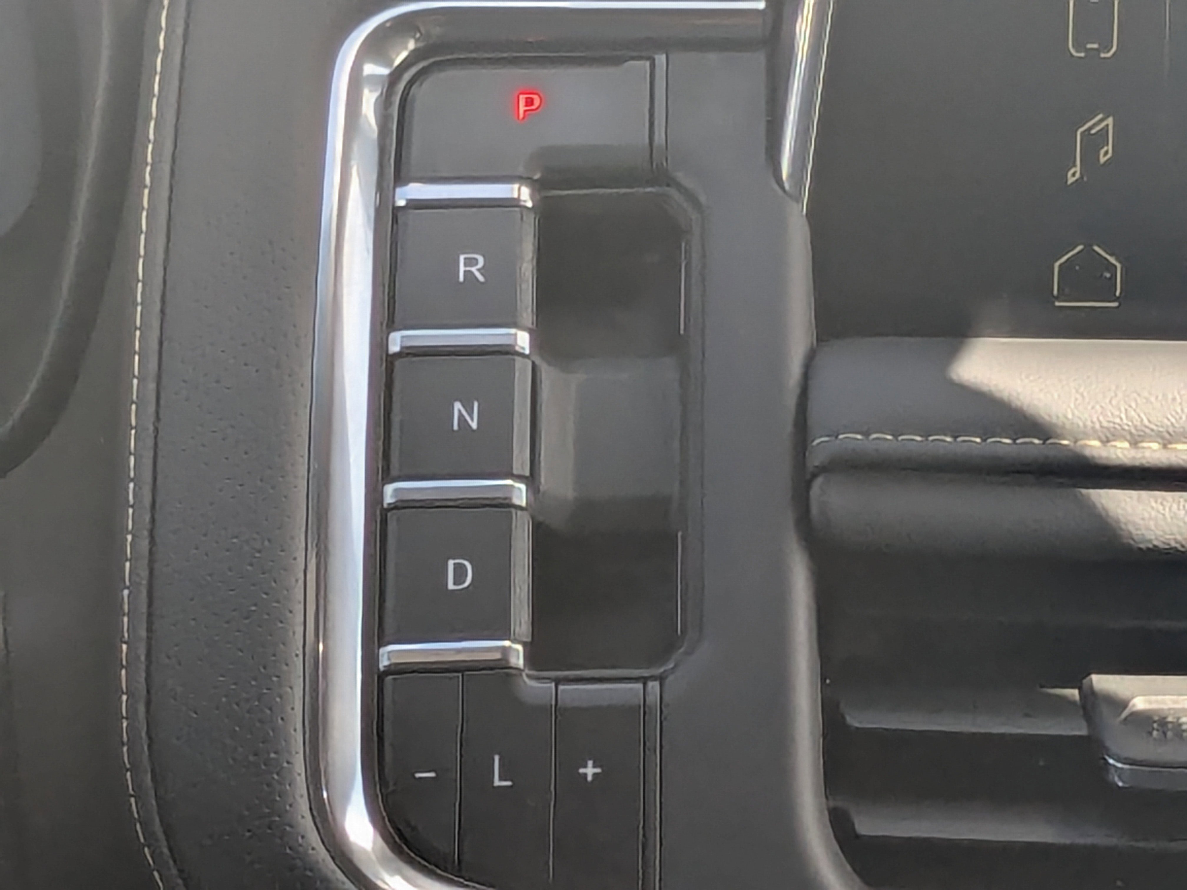 Used 2024 GMC Yukon SLT image 24