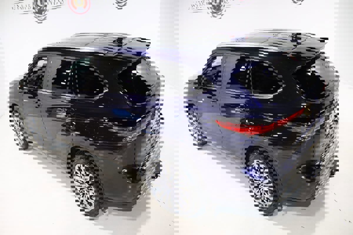 Used 2021 Toyota Highlander Platinum image 10