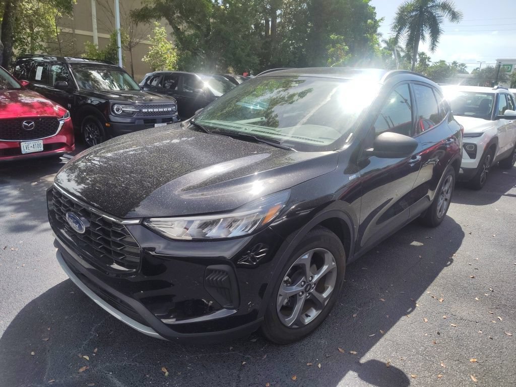 Used 2025 Ford Escape ST-Line FWD image 1