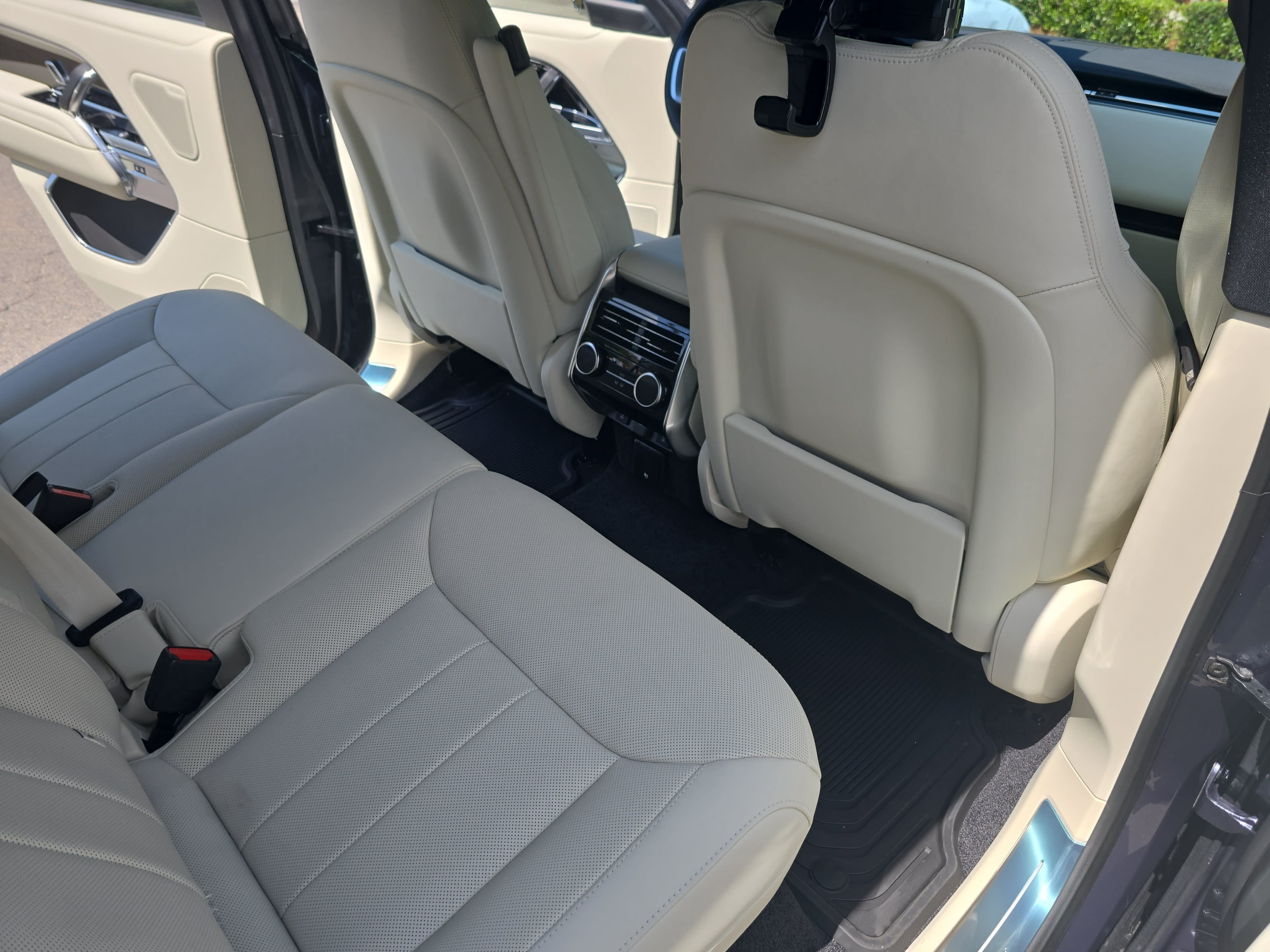 New 2026 Land Rover Range Rover Long Wheelbase SE AWD/4WD image 11