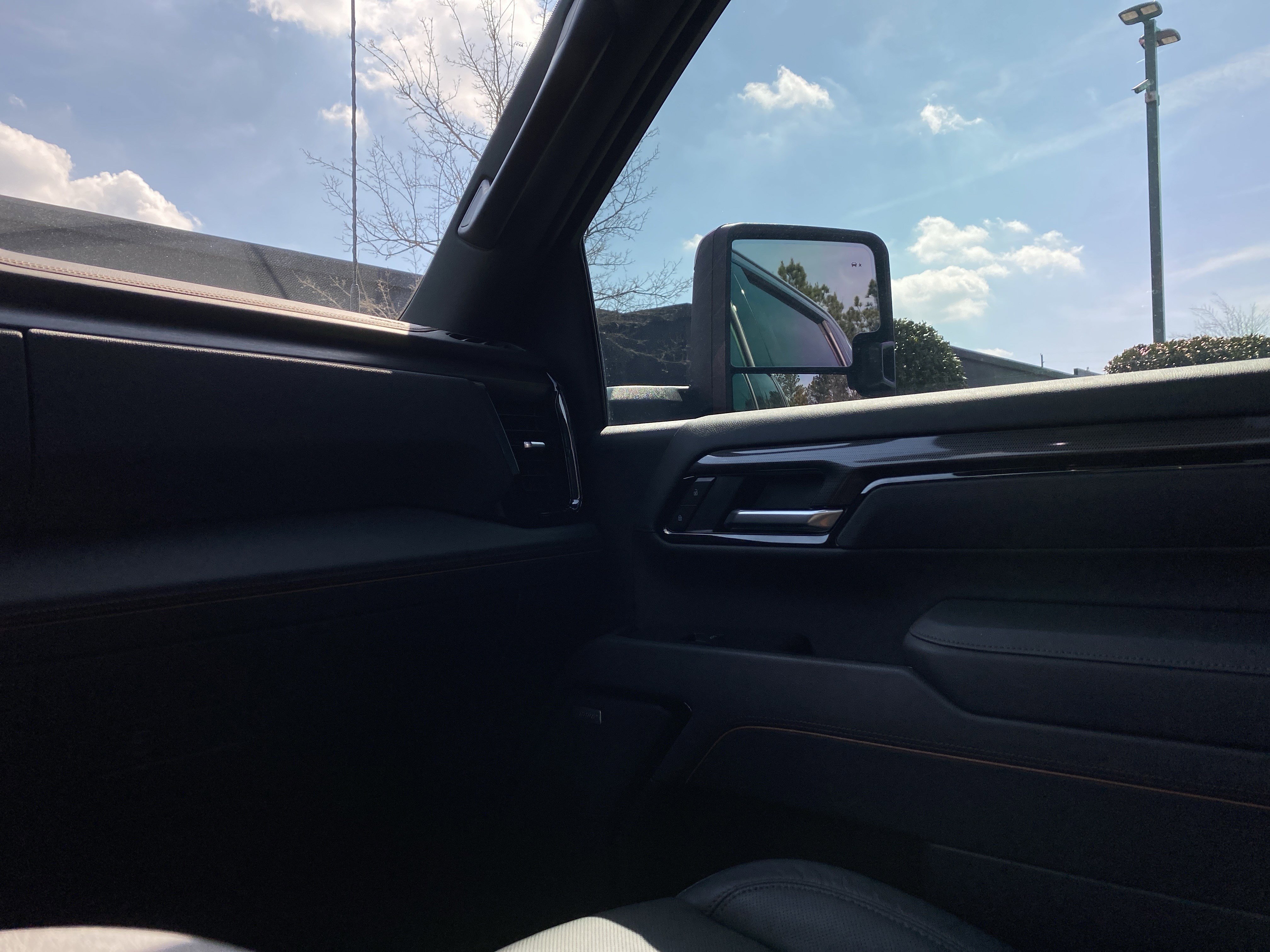 Used 2025 GMC Sierra 2500 AT4 w/ AT4 Premium Plus Package image 25