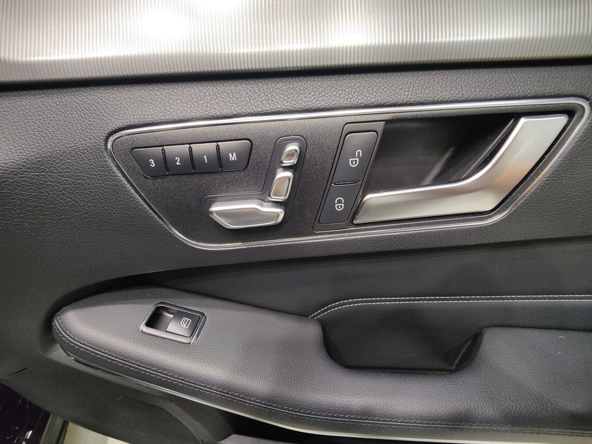 Used 2014 Mercedes-Benz E 350 4MATIC Wagon image 11