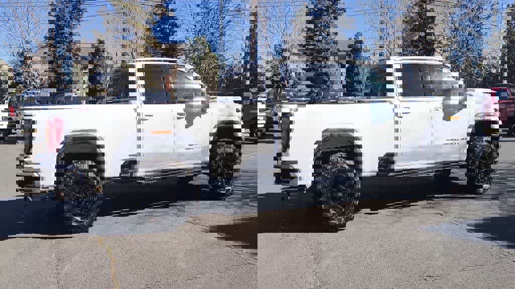 Used 2024 GMC Sierra 2500 SLE w/ SLE Value Package; image 9