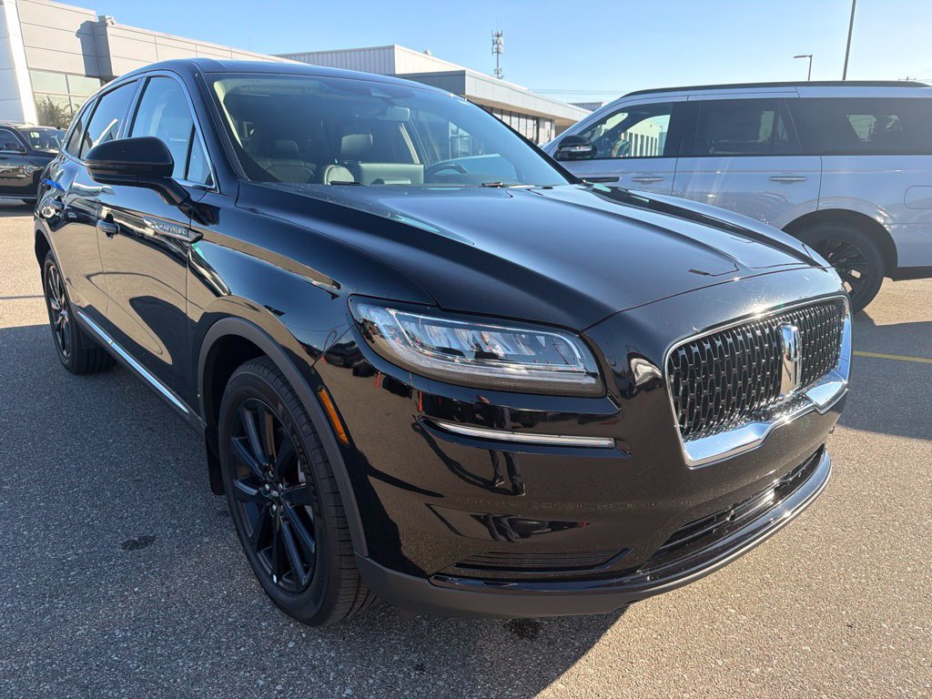 Used 2023 Lincoln Nautilus Reserve w/ Monochromatic Package AWD/4WD image 4