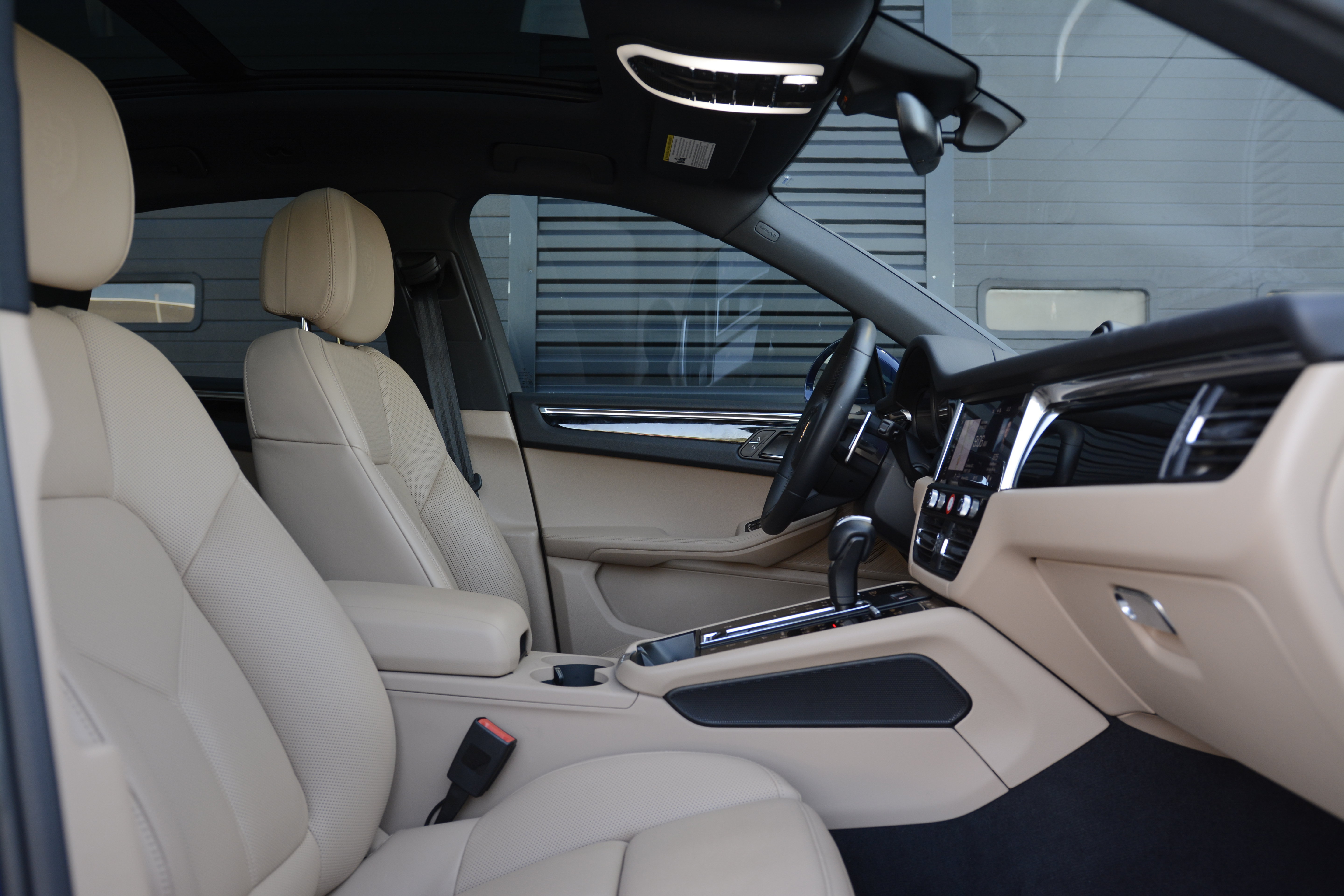 Certified 2026 Porsche Macan AWD/4WD image 27