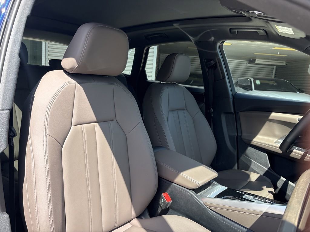 Used 2025 Audi Q5 Premium w/ Convenience Package AWD/4WD image 16