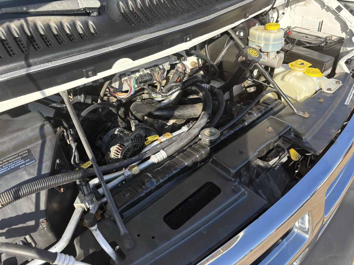 Used 2000 Dodge B3500 image 25