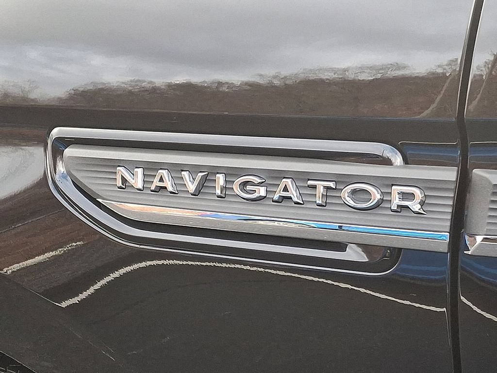 Used 2022 Lincoln Navigator Reserve AWD/4WD image 32