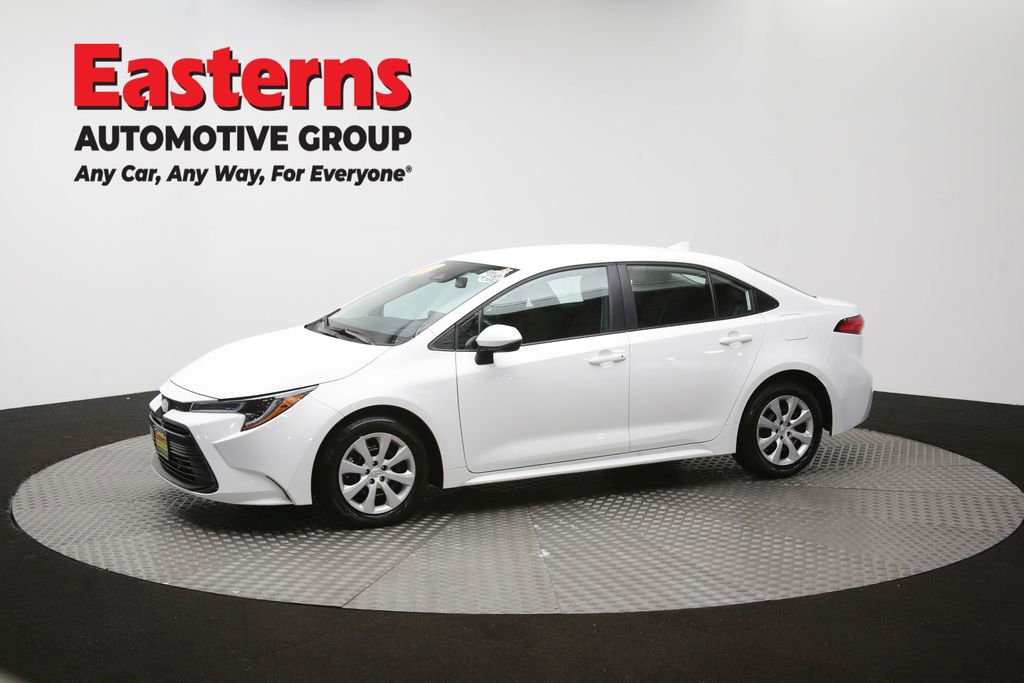 Used 2025 Toyota Corolla LE image 57