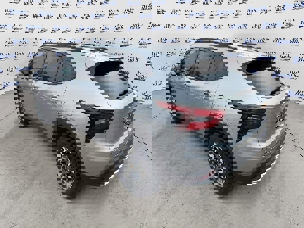 Used 2025 Chevrolet Trax LT w/ LT Convenience Package FWD image 5