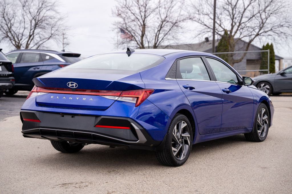 Certified 2024 Hyundai Elantra SEL w/ Convenience Package image 7