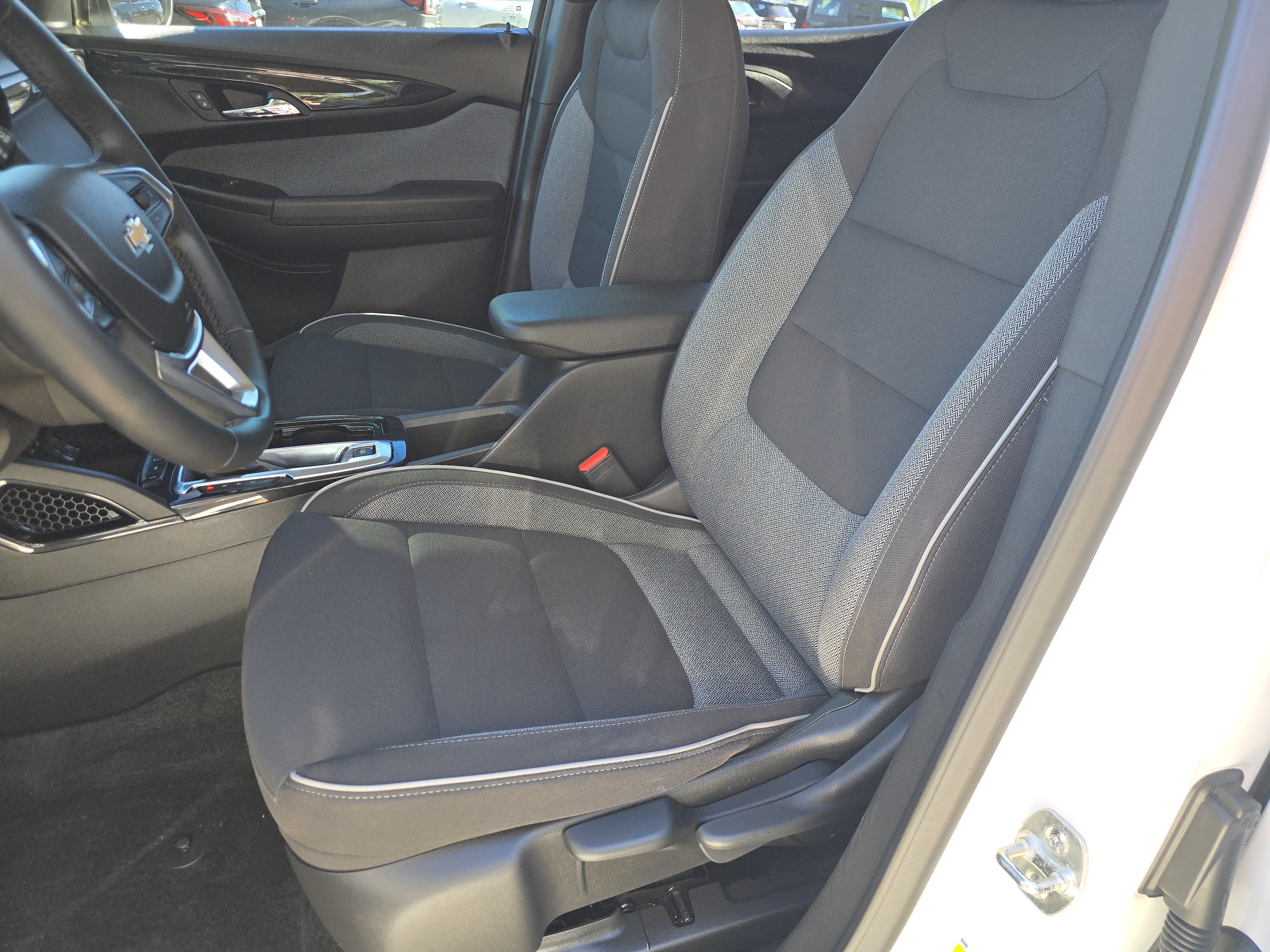 Used 2024 Chevrolet TrailBlazer LT w/ LT Cold Weather Package FWD image 20