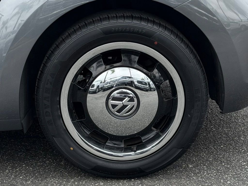 Used 2013 Volkswagen Beetle 2.5 image 12