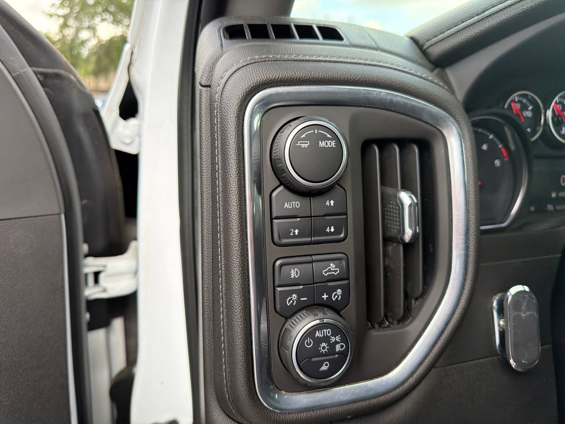 Used 2022 Chevrolet Silverado 3500 LTZ AWD/4WD image 24
