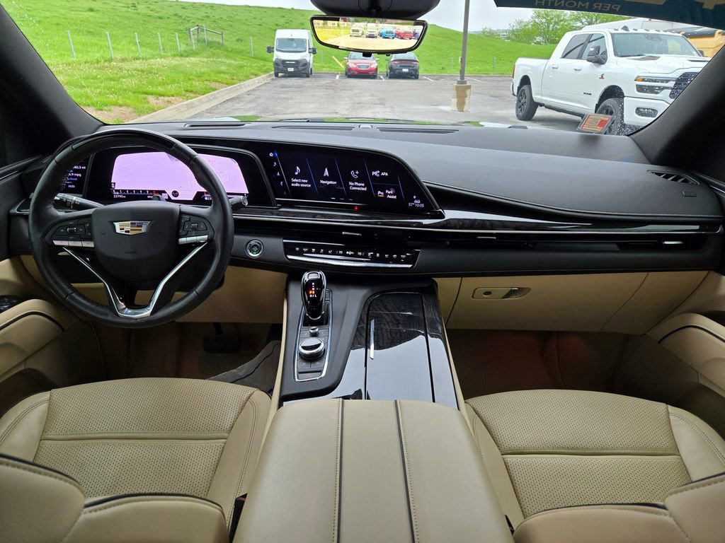 Used 2023 Cadillac Escalade Premium Luxury AWD/4WD image 19