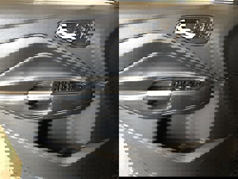 Used 2019 Ford Escape SE image 21