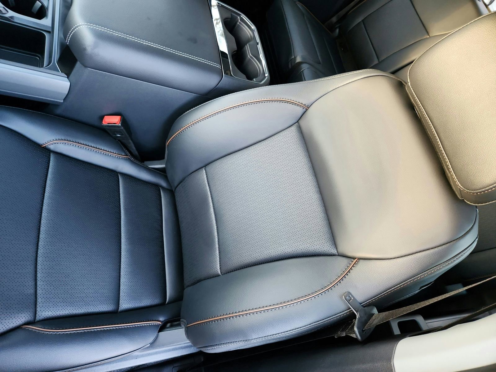 New 2026 Ford F350 Lariat w/ Lariat Premium Package image 12