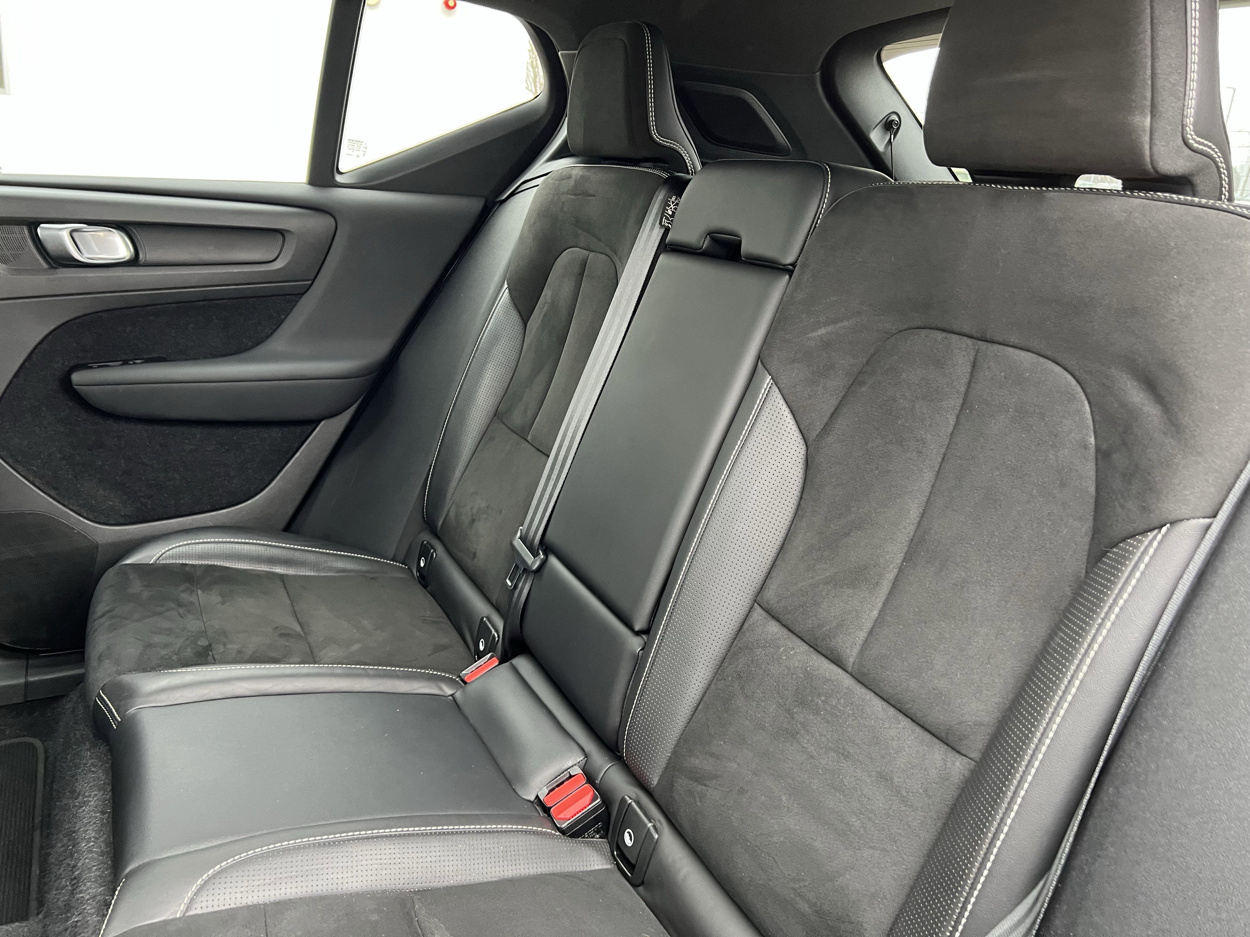 Used 2021 Volvo XC40 T5 R-Design w/ Advanced Package image 33