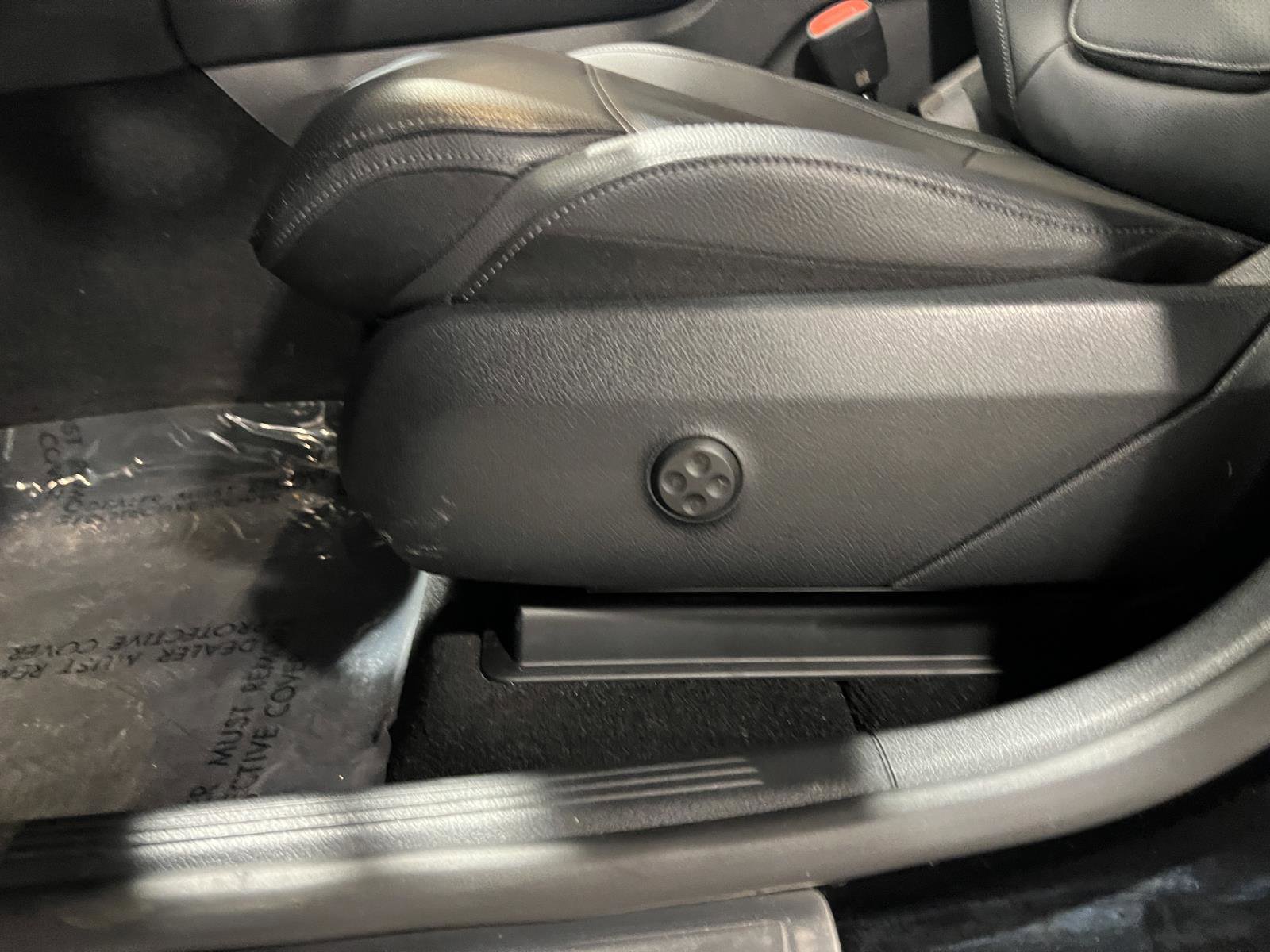 Used 2025 Mercedes-Benz GLC 350e 4MATIC image 24